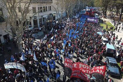 Vista de los alrededores del Congreso durante el tratamiento de la ley de emergencia alimentaria