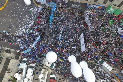 Vista de los manifestantes en Plaza de Mayo