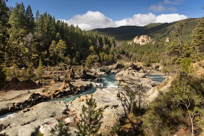 Vista de los Pozones del Caleufú en otoño.