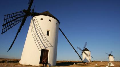 Vista de molinos de viento en Campo de Criptana, en el sendero turístico del Quijote en Castilla la Mancha
