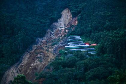 Vista de un deslizamiento de tierra cerca del municipio de San Antonio del Prado, departamento de Antioquia, Colombia. (Photo by JOAQUIN SARMIENTO / AFP)