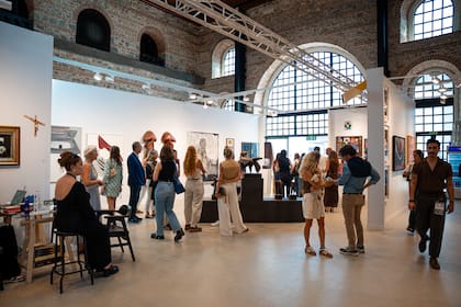 Vista de uno de los pabellones donde se realiza la 20° edición de la feria de arte contemporáneo de Estambul: un antiguo astillero otomano transformado en centro cultural