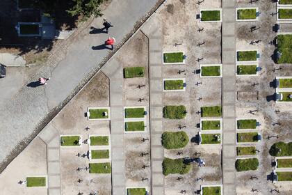 Los cementerios podrán abrir de 8 a 17, de lunes a domingo, solo para las visitas, pero no con fines turísticos ni recreativos