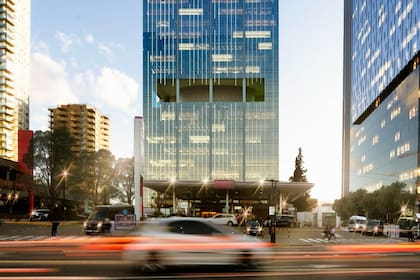 JP Morgan alquila torre de oficinas completa en Núñez para optimizar su operación Vista del edificio alquilado por JP Morgan