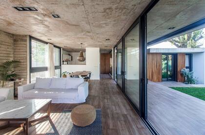 Versátil y perdurable, el PVC puede alcanzar los 100 años de vida útil. Estudio Etchart Garganta Arquitectura. Alejandro Peral, fotografía.