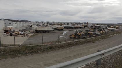 Vista del playón de Austral Construcciones, donde están depositados los vehículos