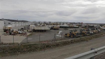 Vista del playón de Austral Construcciones, donde están depositados los vehículos.