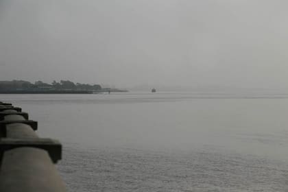 Vista del Río de la Plata desde la costanera Norte, frente al aeroparque metropolitano