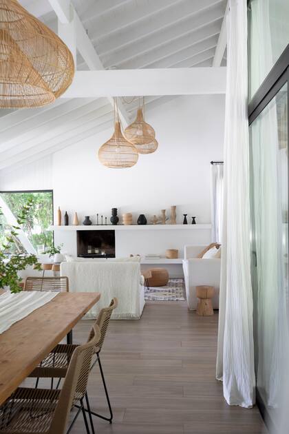 Vista desde el comedor hacia el living.