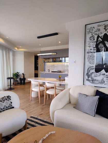 Vista desde el living hacia la entrada. Los materiales elegidos por Gaby buscan, ante todo, la suavidad.