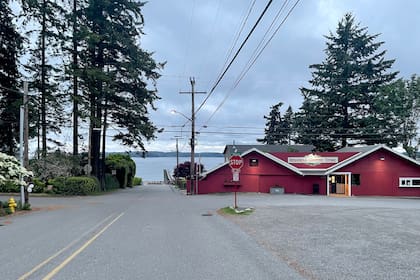 Vista desde el pueblo de Indianola hacia el estrecho que recorre el ferry hacia Seattle