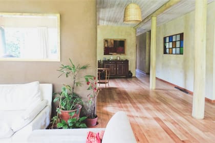 Vista desde el sector público al pasillo que conduce al sector privado de las habitaciones.