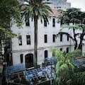 El edificio neoclásico de Palermo que fue un antiguo asilo de huérfanas y hoy alberga viviendas y un selecto hotel