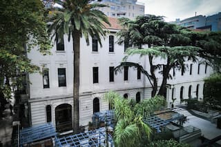 El edificio de 1927 que fue un hogar de niñas y hoy alberga departamentos y un selecto restaurante