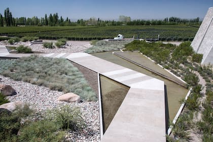 Vista en altura de los caminos y canteros en Piedra Infinita, diseño de Vera.