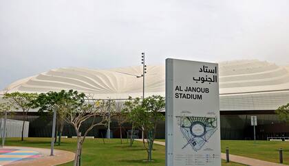 Vista exterior del estadio Al-Janoub, en Doha, uno de los ocho que albergarán los partidos del mundial de Qatar, a fin de este año