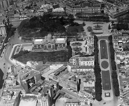 Toma aérea del conjunto que se convertiría en la actual Plaza San Martín.