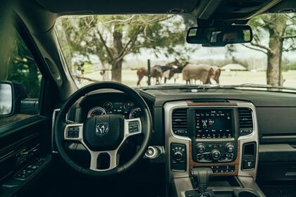 Potencia y sofisticación, los atributos de la RAM 1500 Laramie.