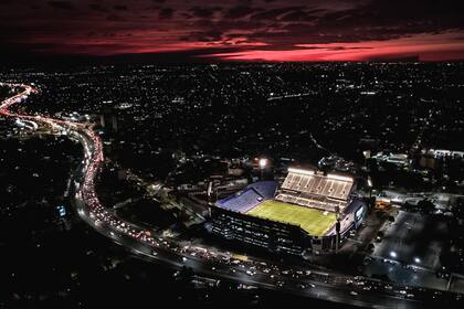 Vista nocturna previa al partido
