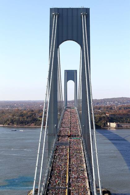 Vista panóramica de la Maratón de Nueva York sobre el Puente Verrazano