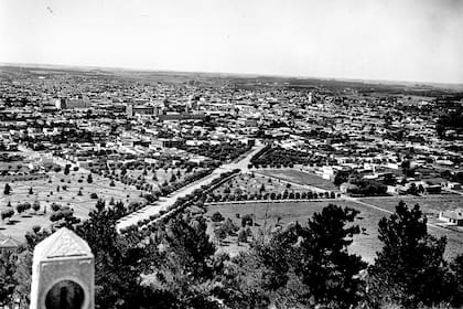 Vista panorámica de Tandil desde El Calvario, el 19 de diciembre de 1946.