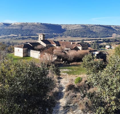 Vista panorámica del monasterio de La Monjía, que se vende por tres millones de dólares. Su precio incluye 325 hectáreas lindantes