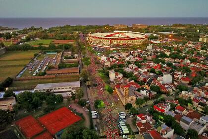 Vistas aéreas de la salida del público del estadio de River Plate