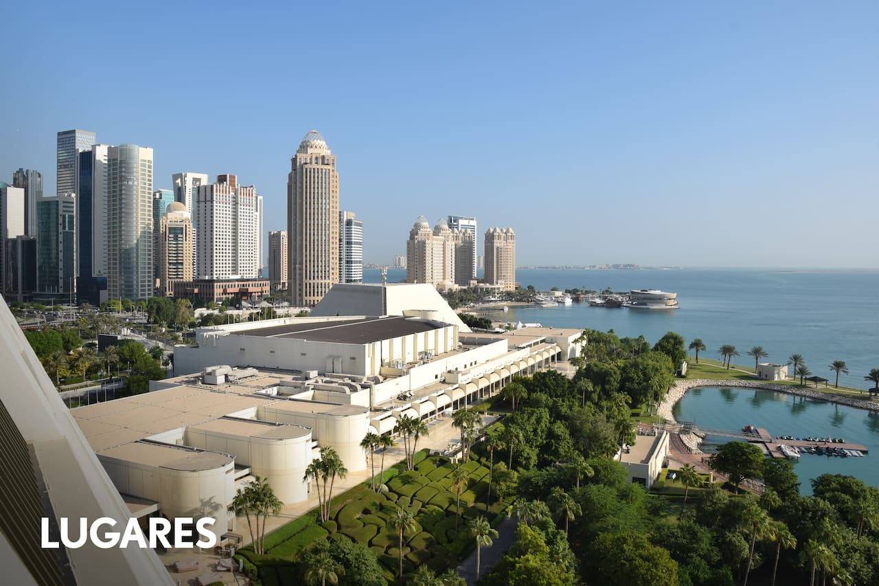Vistas urbanas de Doha y sus museos modernos