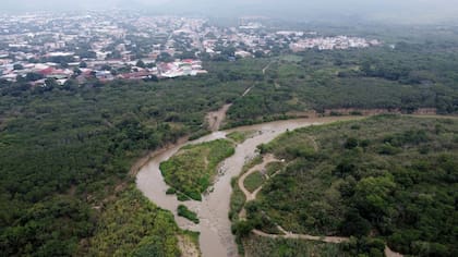Vistas de trochas, caminos de contrabando, en las inmediaciones del Puente Internacional Francisco De Paula Santander que une Cúcuta con Ureña, Venezuela