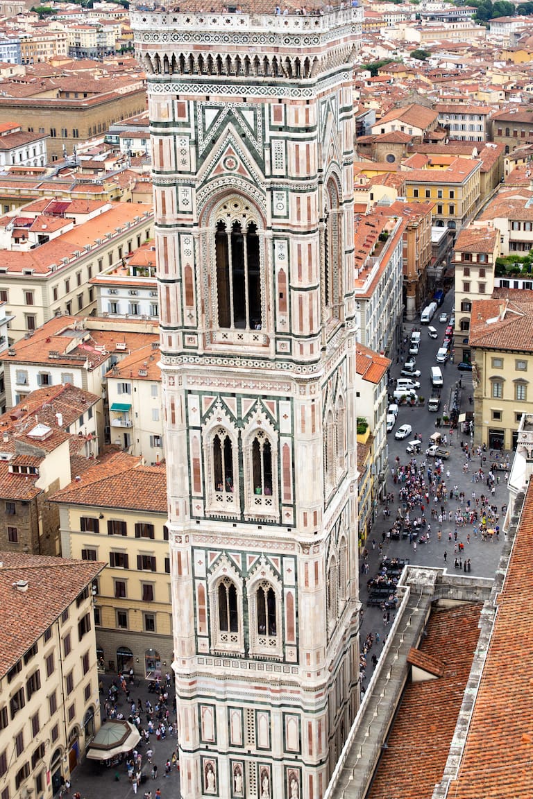 El Campanario de Giotto desde el mirador de la cúpula del Duomo.