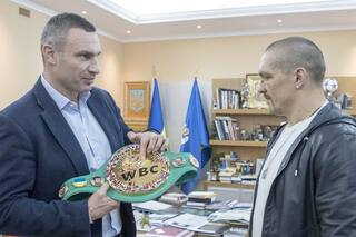 Kiev cuida a Uzyk, su héroe; la AMB respalda al ruso Bivol