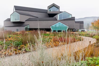 VitraHaus es la tienda insignia de Vitra que alberga la Vitra Home Collection.