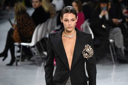 Vittoria Ceretti en el desfile de la colección Alexandre Vauthier. París Haute Couture 2020