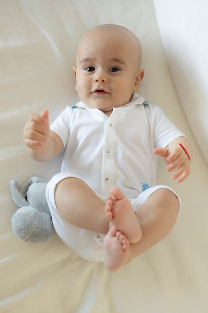 Vittorio, que nació el 26 de julio de 2024, es pura sonrisa y felicidad.