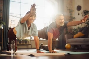 Los 4 ejercicios de fuerza sugeridos por un experto en longevidad