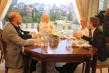 Viva la paz. El primer almuerzo de Mirtha en este 2013 y el reencuentro con Flor Peña.