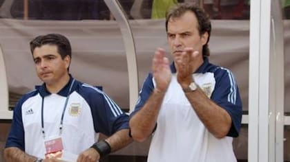 Vivas y Bielsa, durante el traumático Mundial 2002