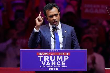Vivek Ramaswamy habla en un mitin de campaña de Trump y Vance (Archivo)