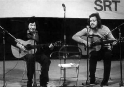 Vivencia compuso canciones que rápidamente prendieron en los fogones, como "Mi cuarto" y "Natalia y Juan Simón"