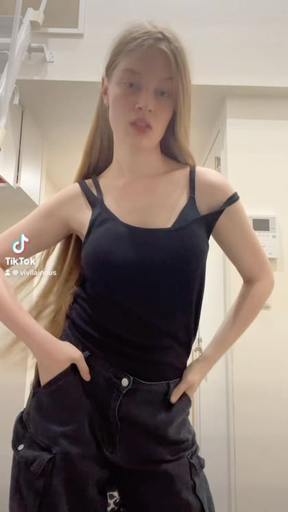 Vivian Jenna Wilson en la imagen de una video que subió a Tik Tok. Tiene cuenta en todas las redes sociales importantes, salvo en X, que es propiedad de su padre