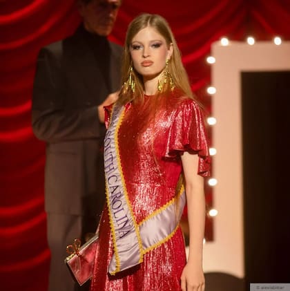 Vivian Jenna Wilson en la pasarela de Nueva York, donde debutó como modelo con un look impactante