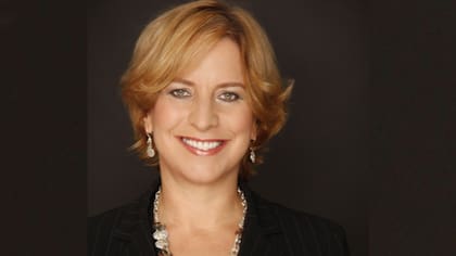 Vivian Schiller: "A lo largo de más de 30 años en los medios lo vi todo. El surgimiento de Internet. El lanzamiento y la dominación de las plataformas de redes sociales. La introducción de potentes dispositivos móviles. Y ahora la inteligencia artificial"