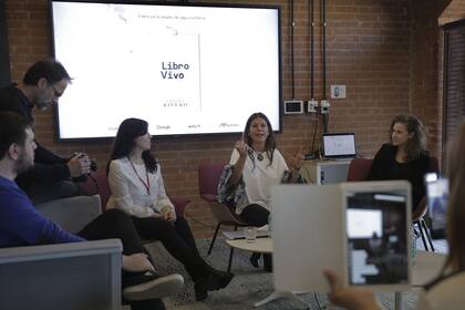 Presentación de Libro Vivo, esta semana, en Puerto Madero; se trata de una nueva acción con la que se podrá entrar a través de un Google Docs en la cocina de un escritor