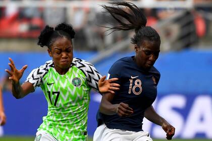 Viviane Asseyi de Francia y Francisca Ordega de Nigeria