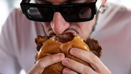Vivimos en un entorno alimentario que se considera "obesogénico", lo que significa que nos incita a tomar decisiones que aumentan nuestro riesgo de obesidad