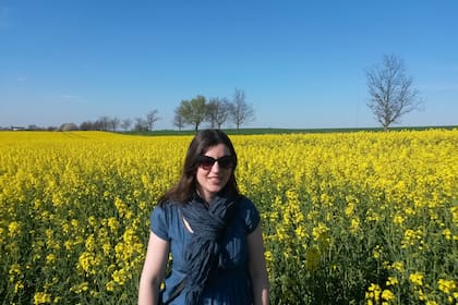 Maite en los campos de colza de las afueras de Malmö (a 10 km). La región en donde vive, Skåne, es el "granjero de Suecia". Todos los mayos, los campos se tiñen de amarillo.
