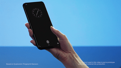 Un prototipo de Vivo mostrando la tecnología de Qualcomm para ubicar el sensor de huellas digitales detrás de la pantalla