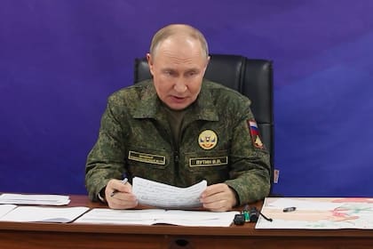 Vladimir Putin durante una reciente visita a un puesto militar