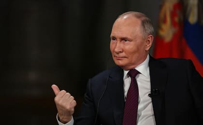 Vladimir Putin, hablando durante una entrevista con Tucker Carlson