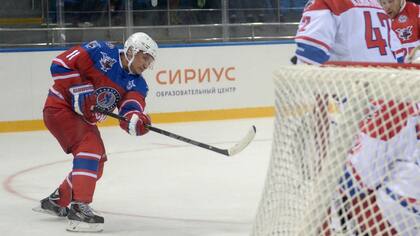 Vladimir Putin tuvo un festejo con transmisión de la TV local y partido de hockey
